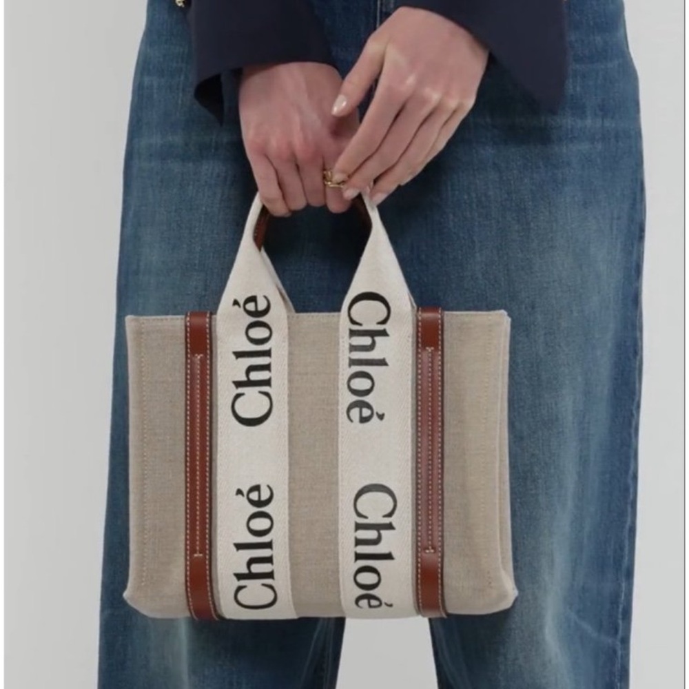 Chloe Small Woody Logo Strap Linen Tote - Picture 2 of 13
